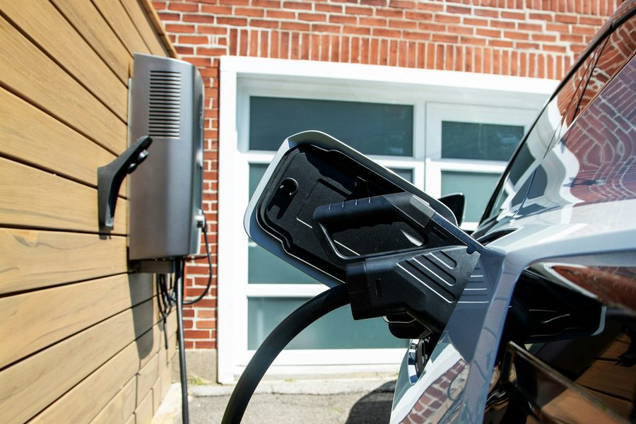 Borne de recharge murale pour véhicule électrique